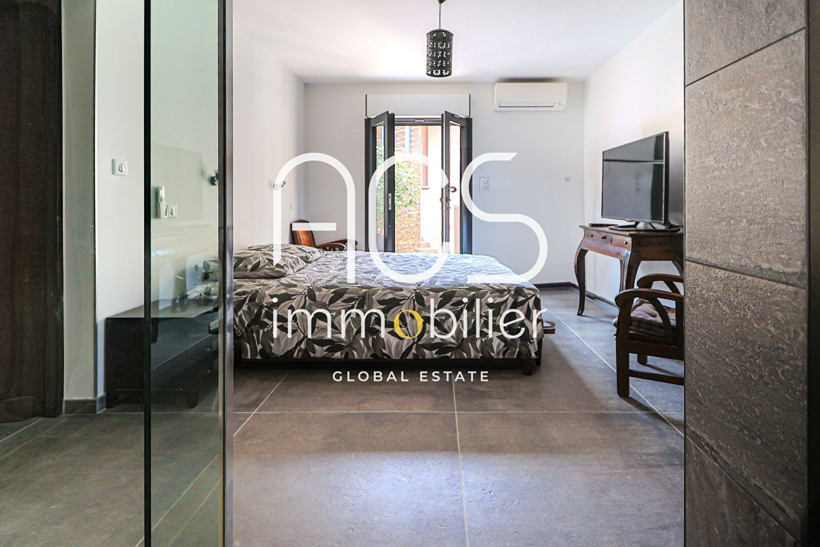 Photo Achat Vente - Villa rénovée 7 pièces Vue Mer et Vignes avec piscine, salle de sport, hammam, salle de cinéma et garage image 6/6