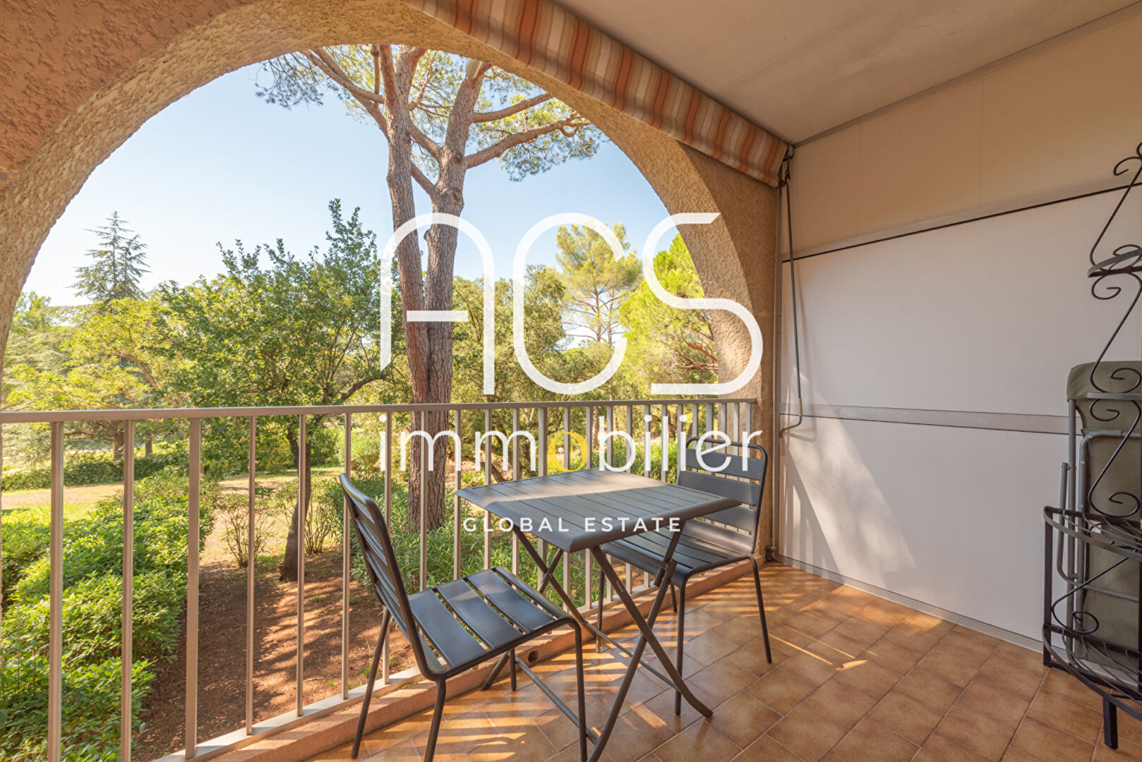 Achat Vente Studio rénové 26 m² avec terrasse et piscine - Valescure, Saint-Raphaël