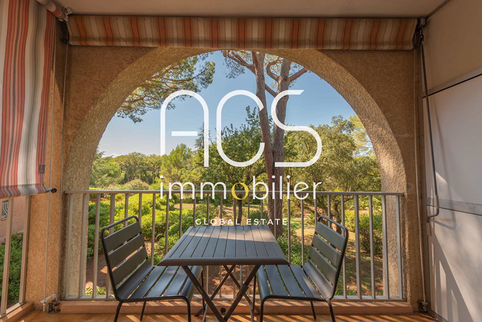 Photo Achat Vente Studio rénové 26 m² avec terrasse et piscine - Valescure, Saint-Raphaël image 2/6