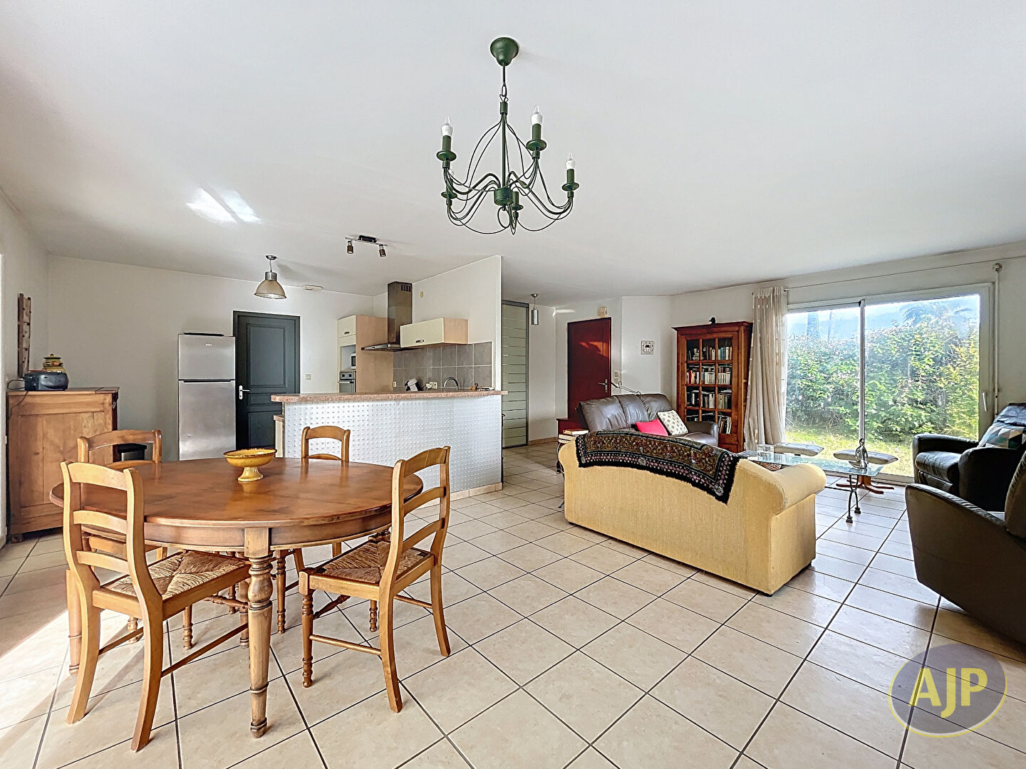 GUJAN MESTRAS - Maison 4 chambres sur terrain de 740 m². - photo 4