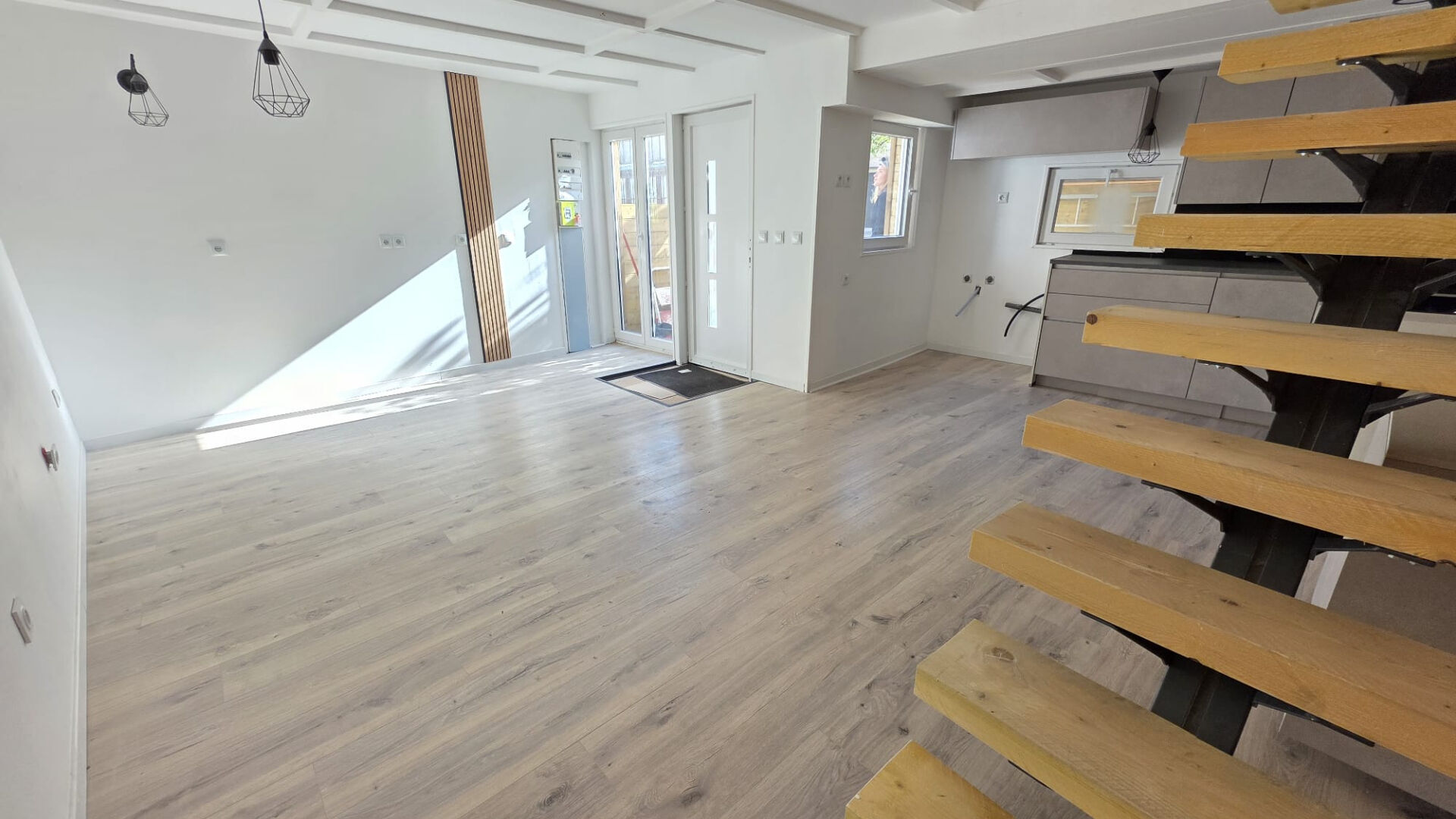 Photo MAISON SEUGY 2 CHAMBRES TERRASSE ET STATIONNEMENT image 2/6