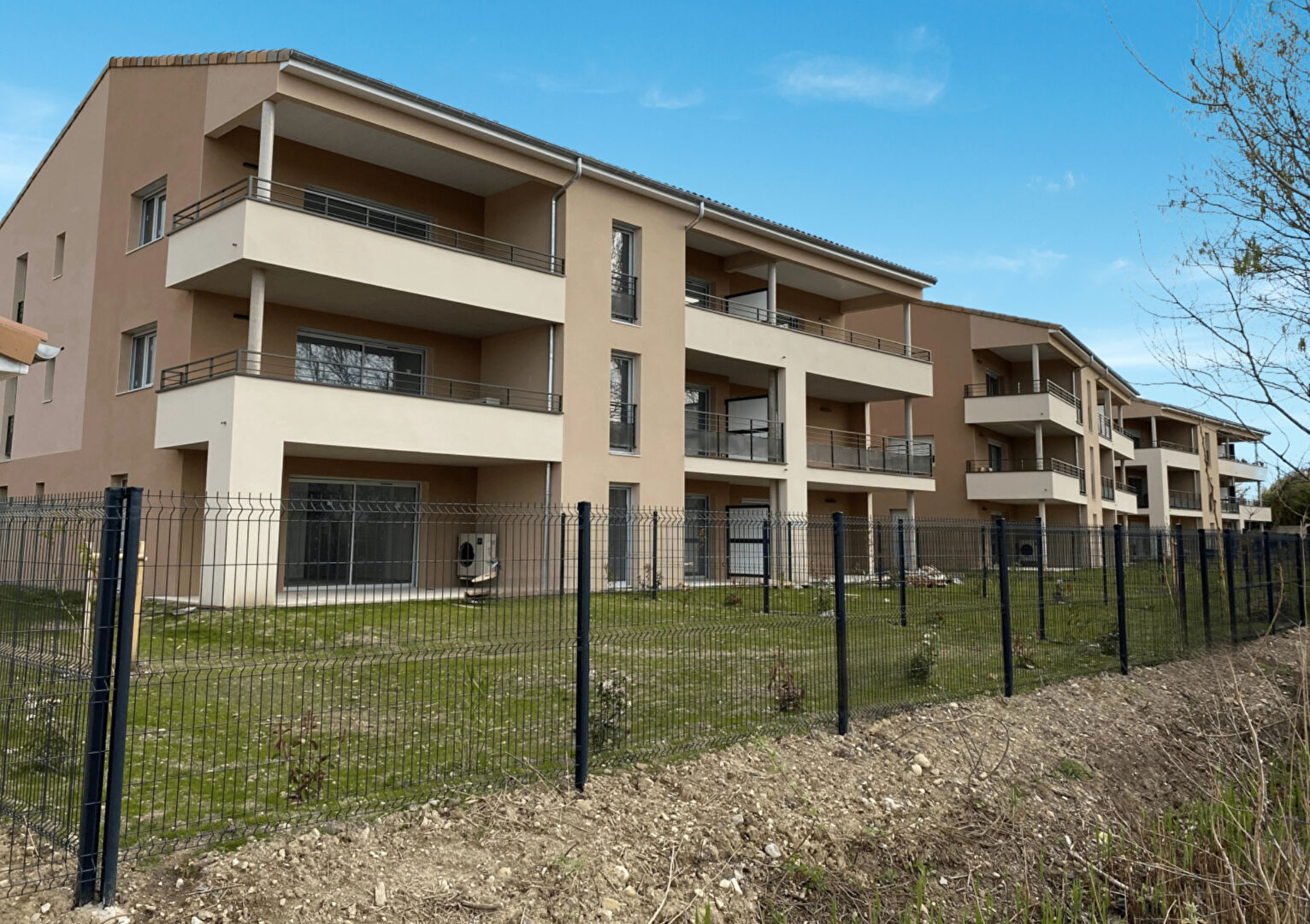 Photo Appartement Suze La Rousse 2 pièce(s) 53.26 m2 image 1/6