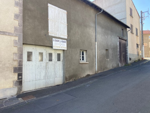 Photo IMMEUBLE /GRANGE Marsat 180 m2 env image 2/6