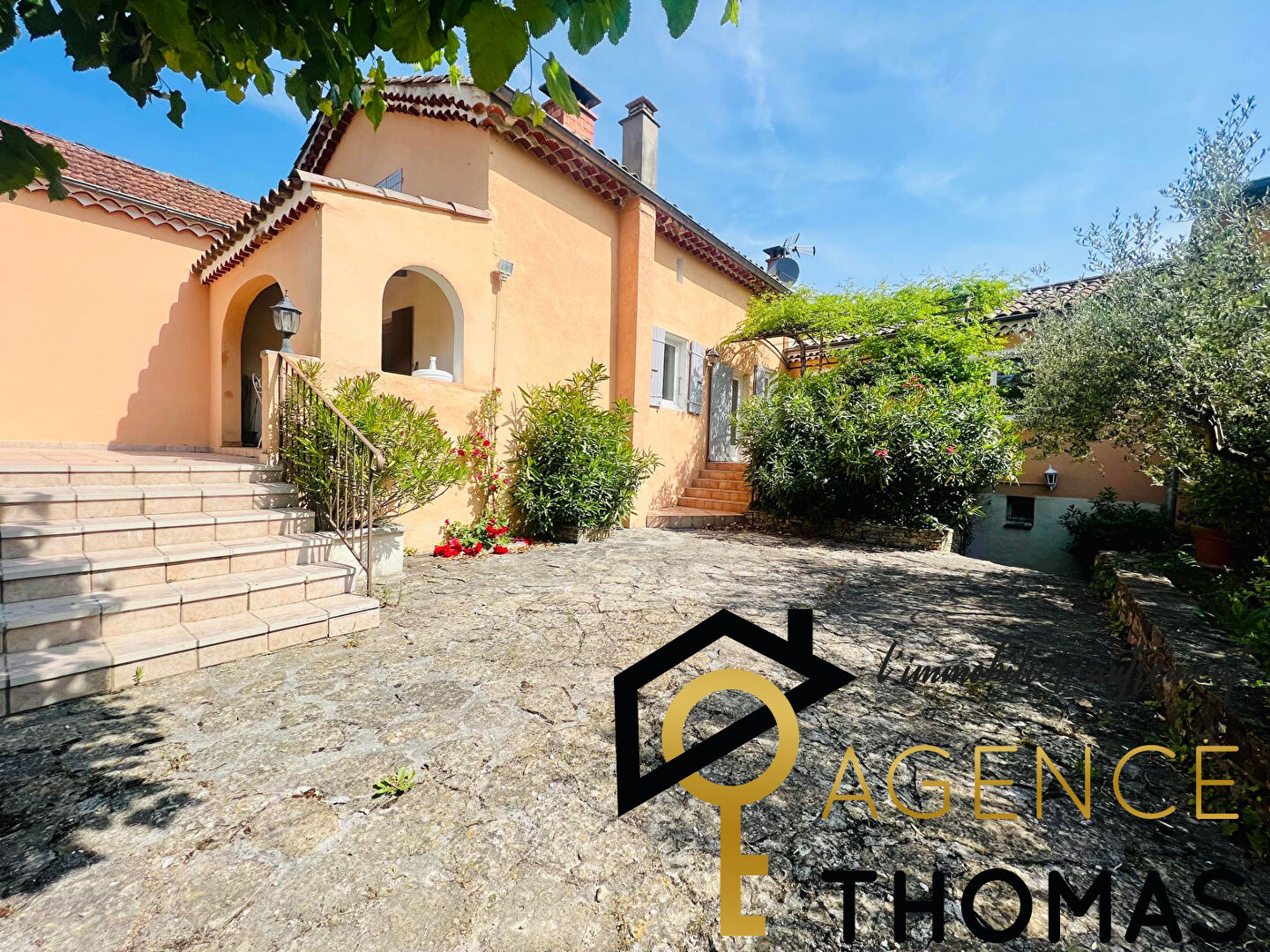 Ensemble immobilier comprenant 2 maisons