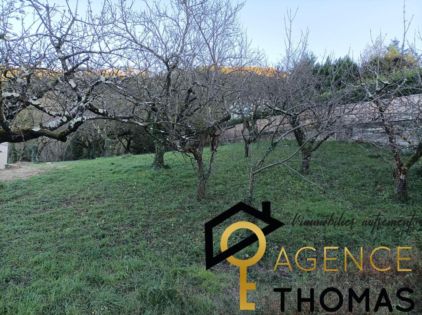 Photo Terrain viabilisé 979 m2 image 5/6