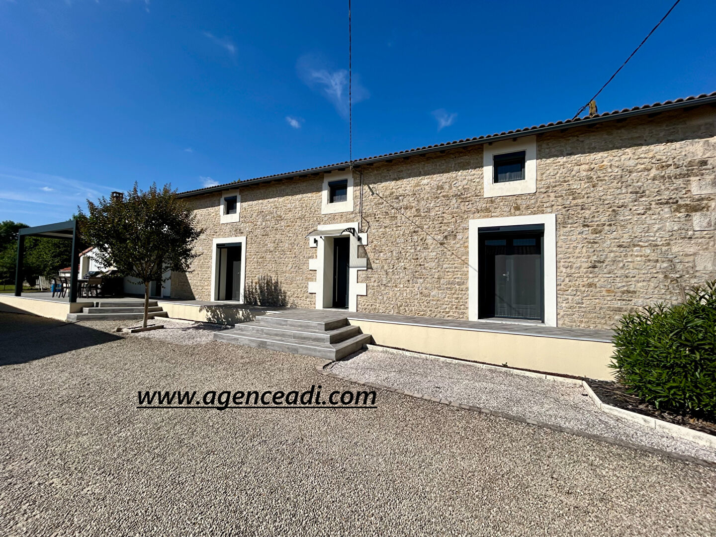 Maison Azay Le Brule 6 pièce(s) 206 m2