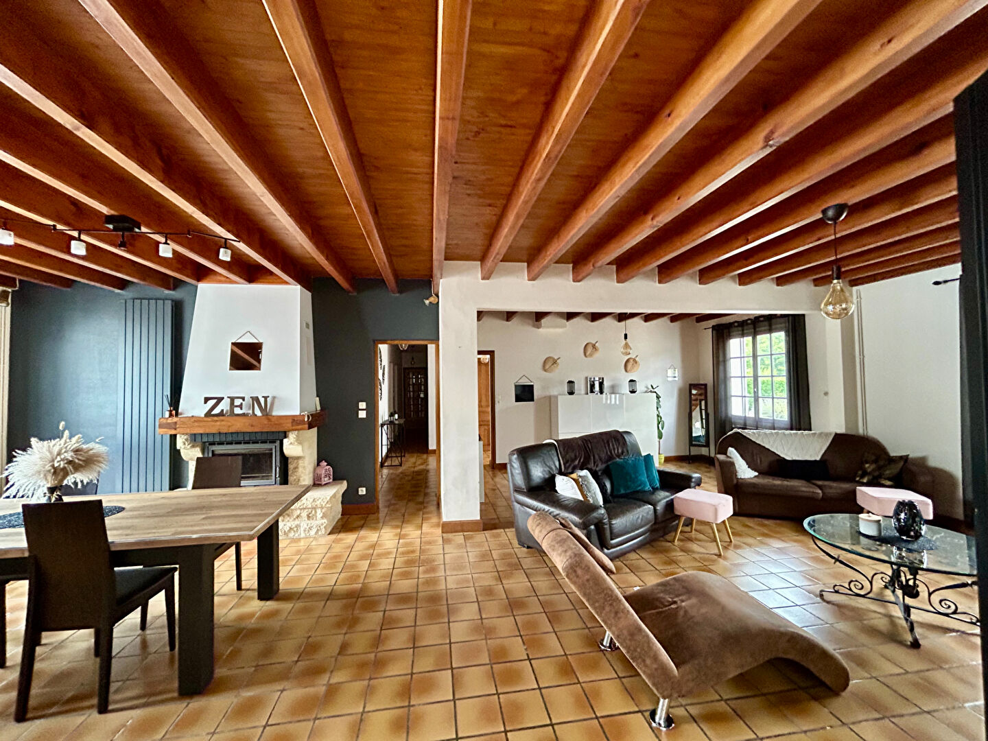 Photo Maison Aigondigné 8 pièce(s) 203 m2 image 2/6