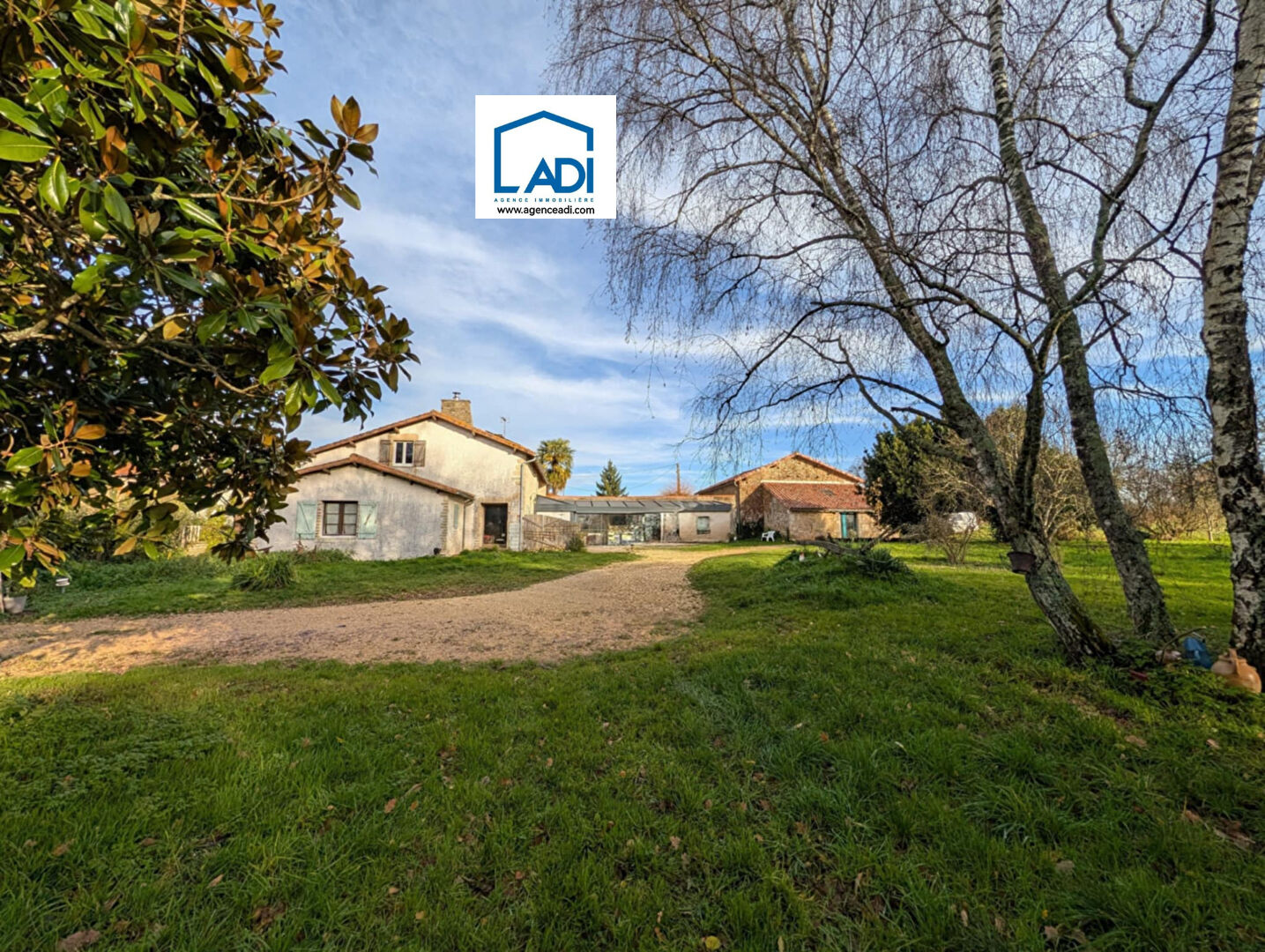 Photo Charmante maison en pierres image 1/6