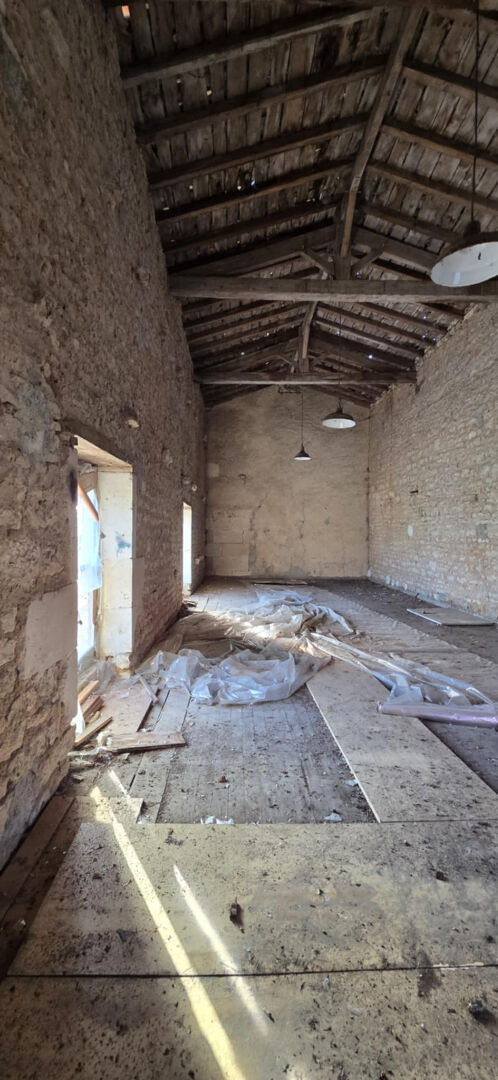 Photo Saint-Maixent ! Bâtisse avec potentiel et grand espace de stockage image 2/3