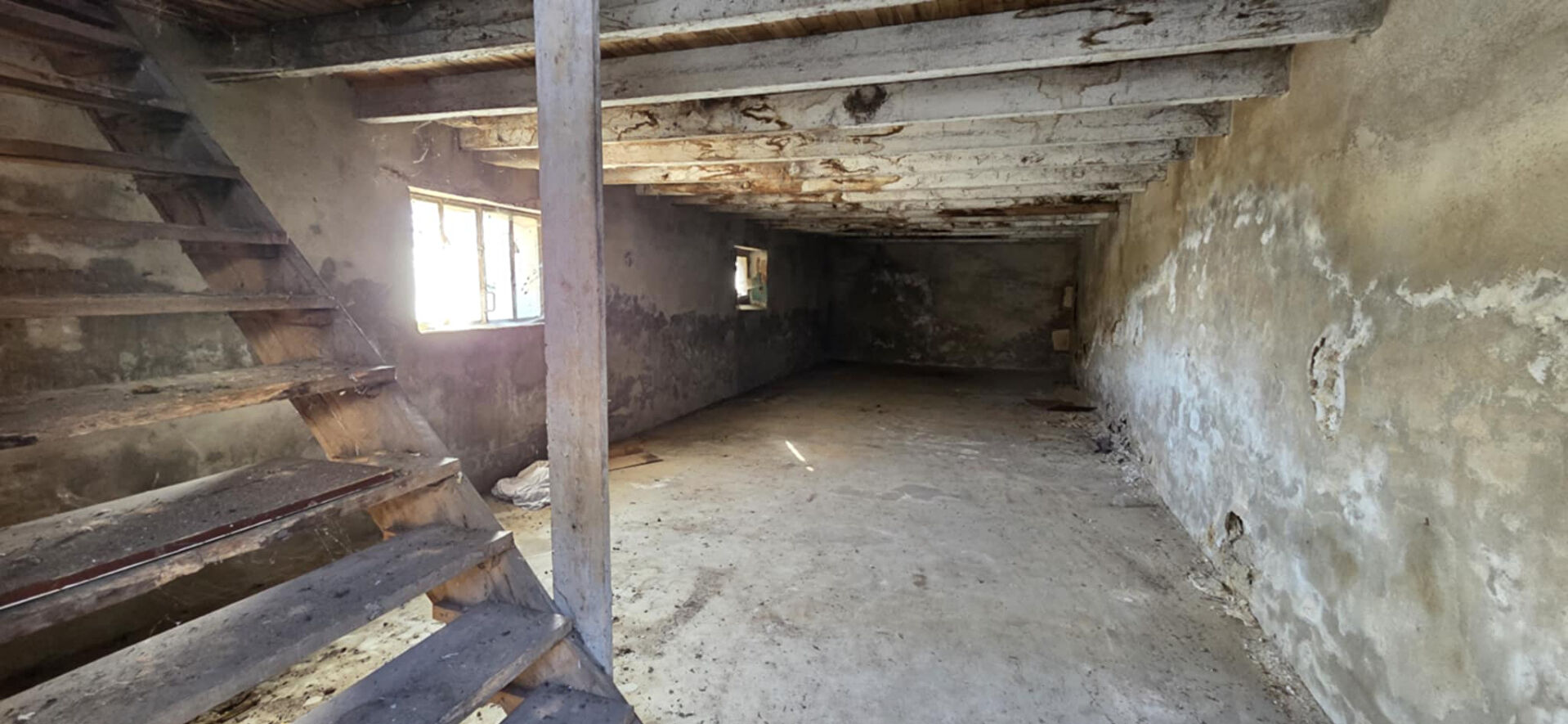 Photo Saint-Maixent ! Bâtisse avec potentiel et grand espace de stockage image 3/3