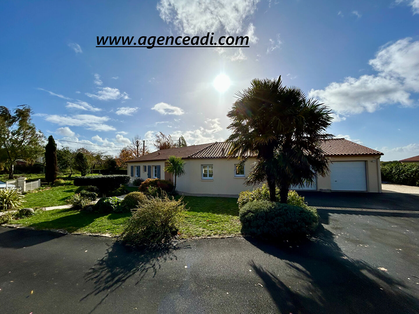 Photo Maison Azay Le Brule 6 pièce(s) 136.78 m2 image 1/6