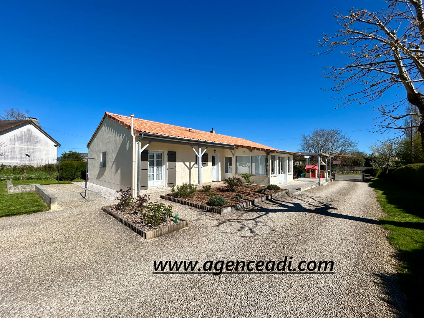 Agence immobilière de AGENCE ADI IMMOBILIER - AGENCE ADI IMMOBILIER LA CRECHE