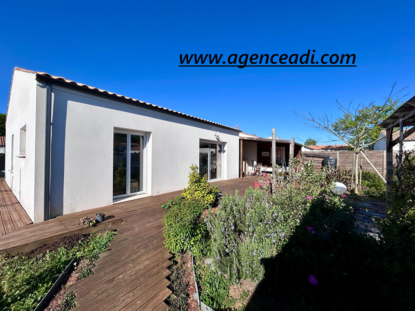 Agence immobilière de AGENCE ADI IMMOBILIER - AGENCE ADI IMMOBILIER LA CRECHE