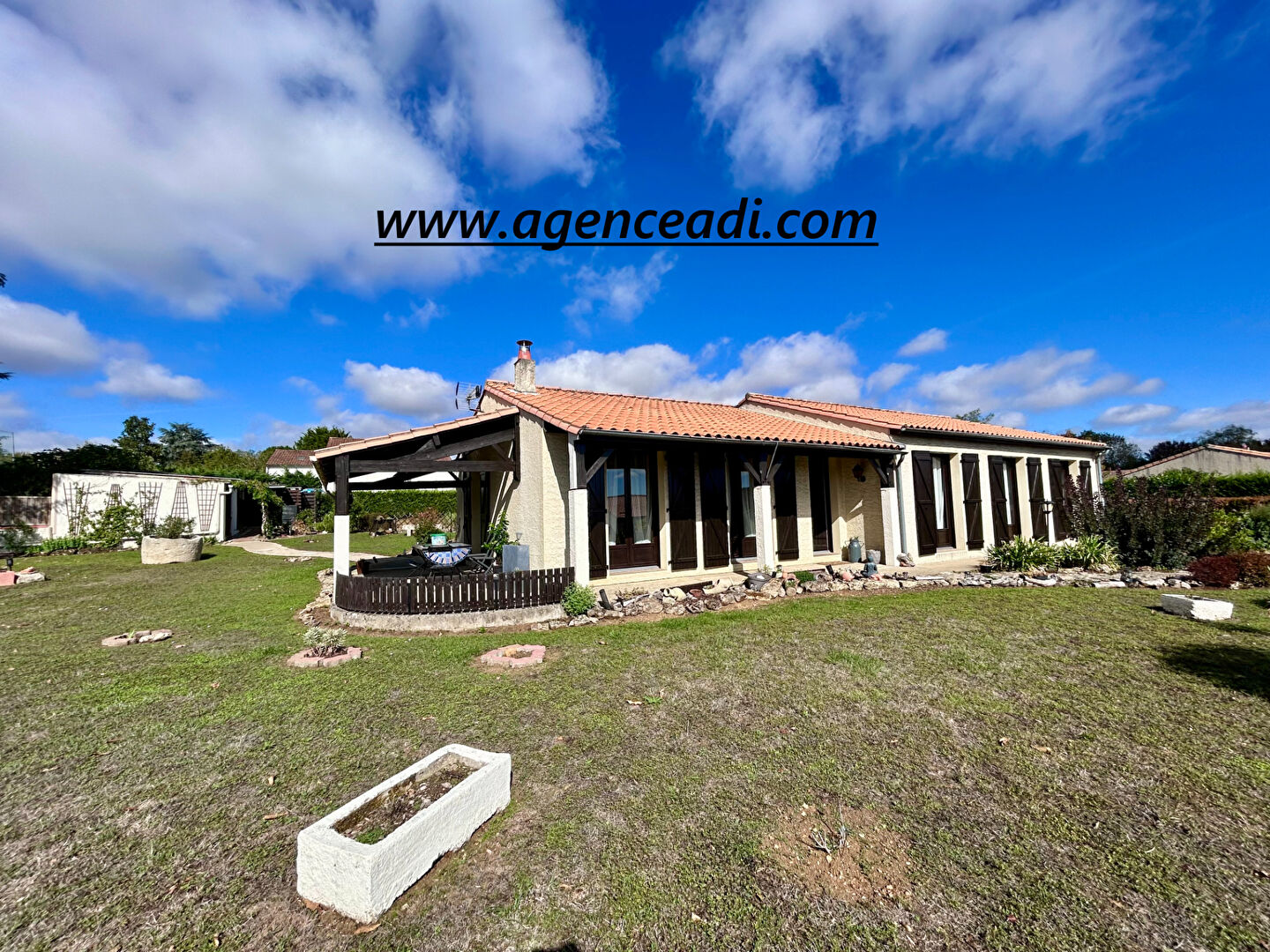 Agence immobilière de AGENCE ADI IMMOBILIER - AGENCE ADI IMMOBILIER LA CRECHE