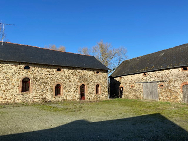 Photo Ensemble immobilier Proche de st pierre la cour image 5/6