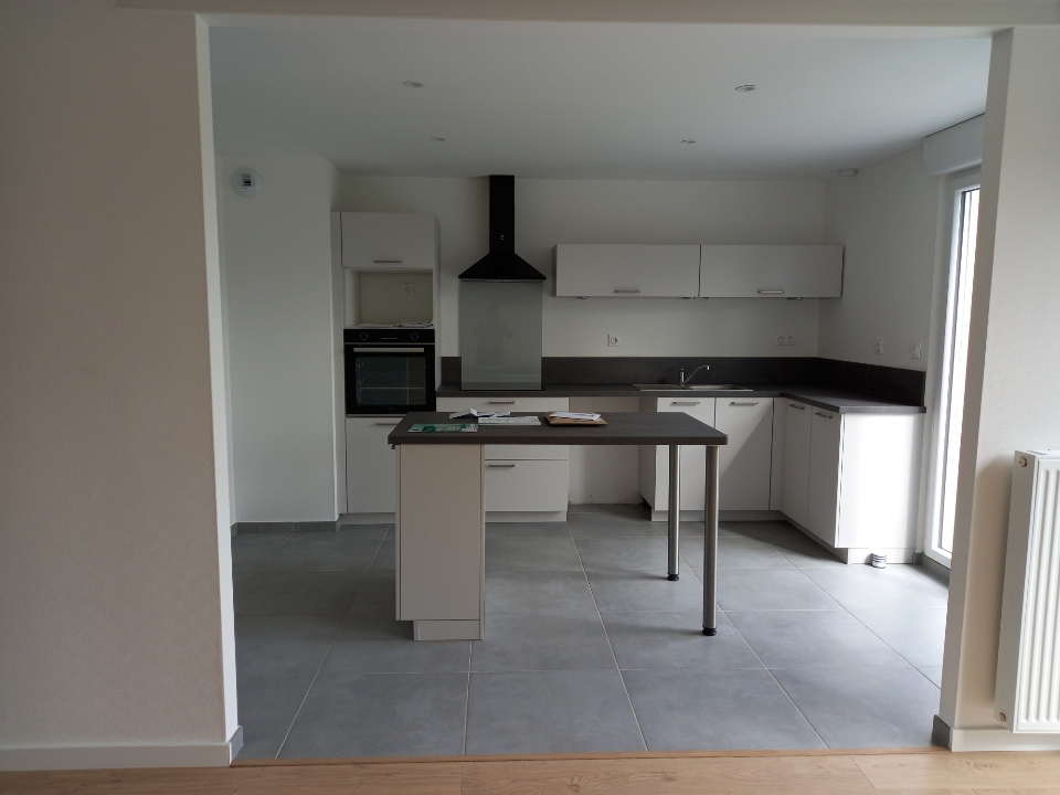 Photo Proche commerce Maison T4 image 1/6