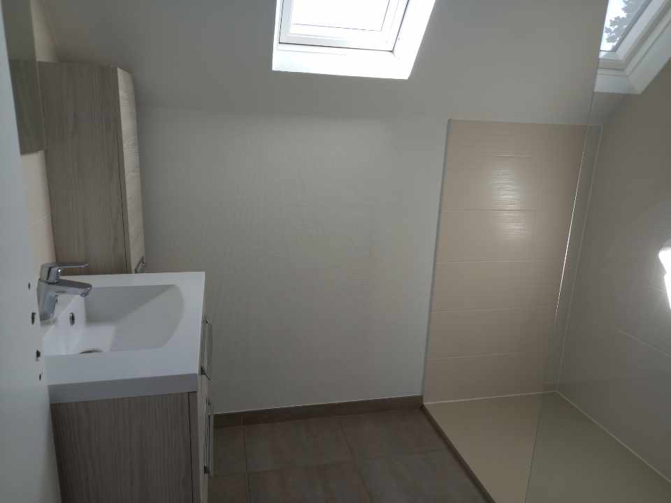 Photo Proche commerce Maison T4 image 4/6