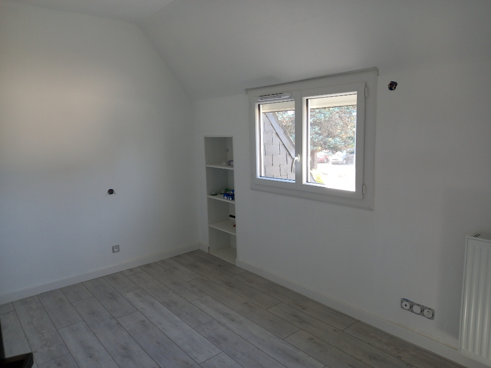 Photo Proche commerce Maison T4 image 6/6