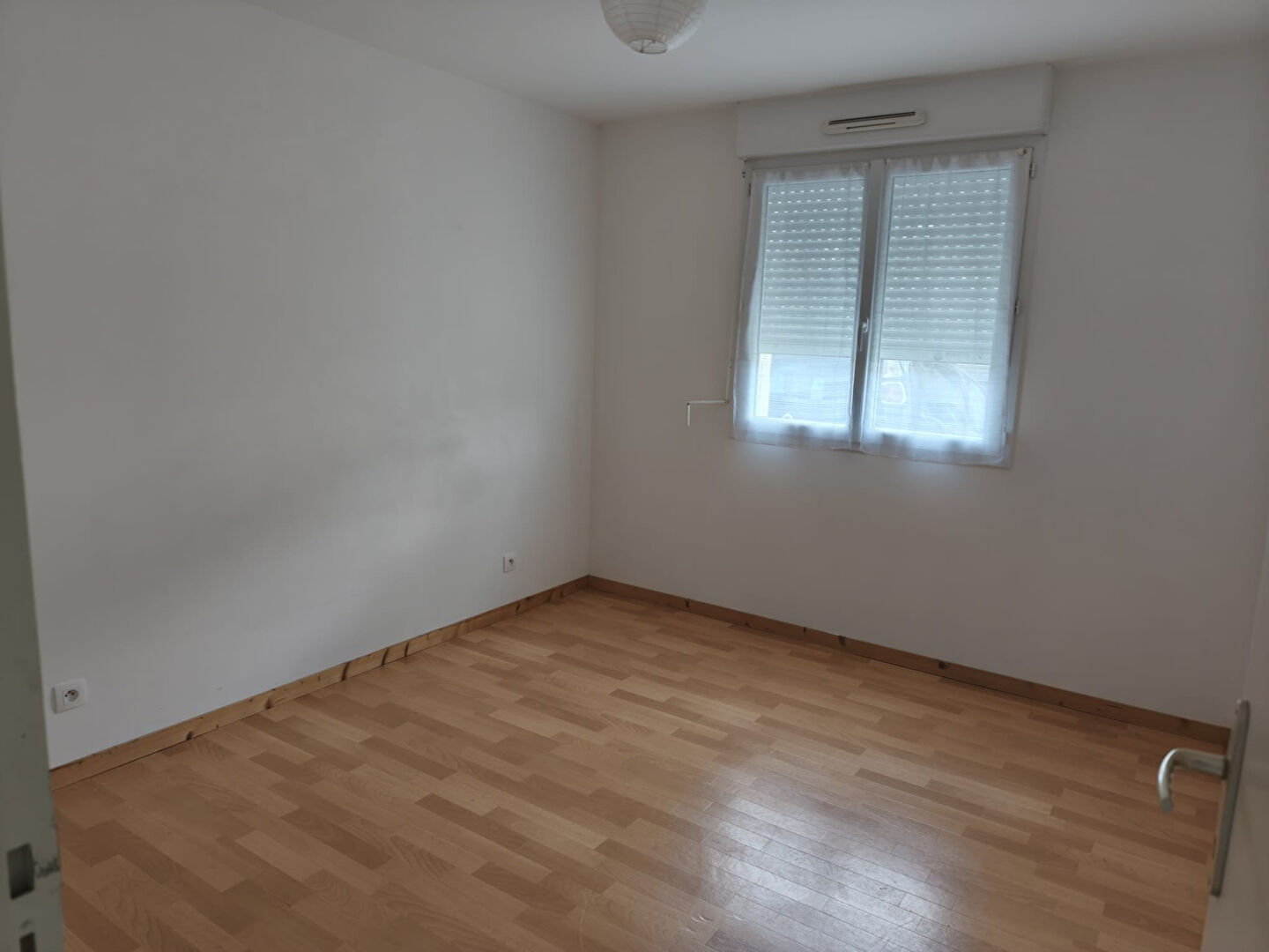Photo EN EXCLUSIVITE PROCHE VITRE image 4/5
