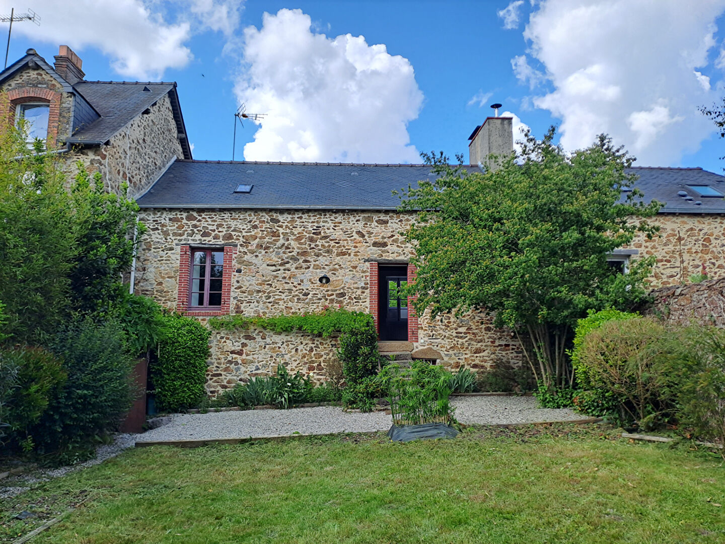 MAISON EN PIERRES T3