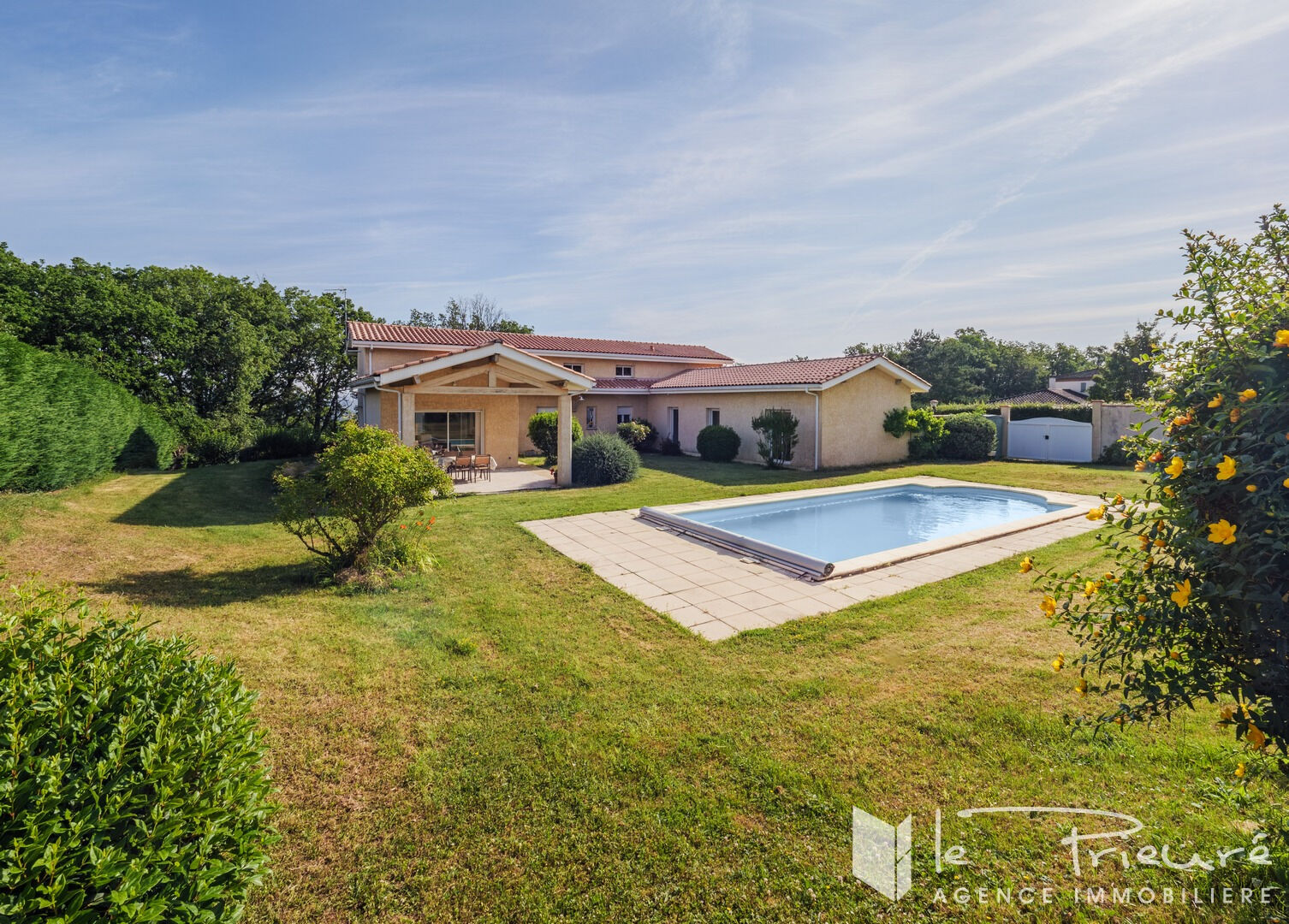 Élégante maison familiale au calme avec piscine et beaux volumes