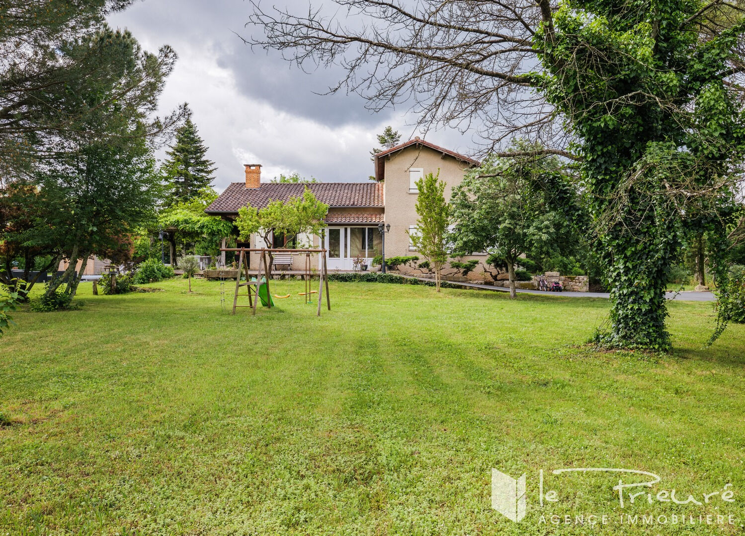 Maison familiale avec piscine et grand terrain arboré sur l'axe Réalmont-Graulhet