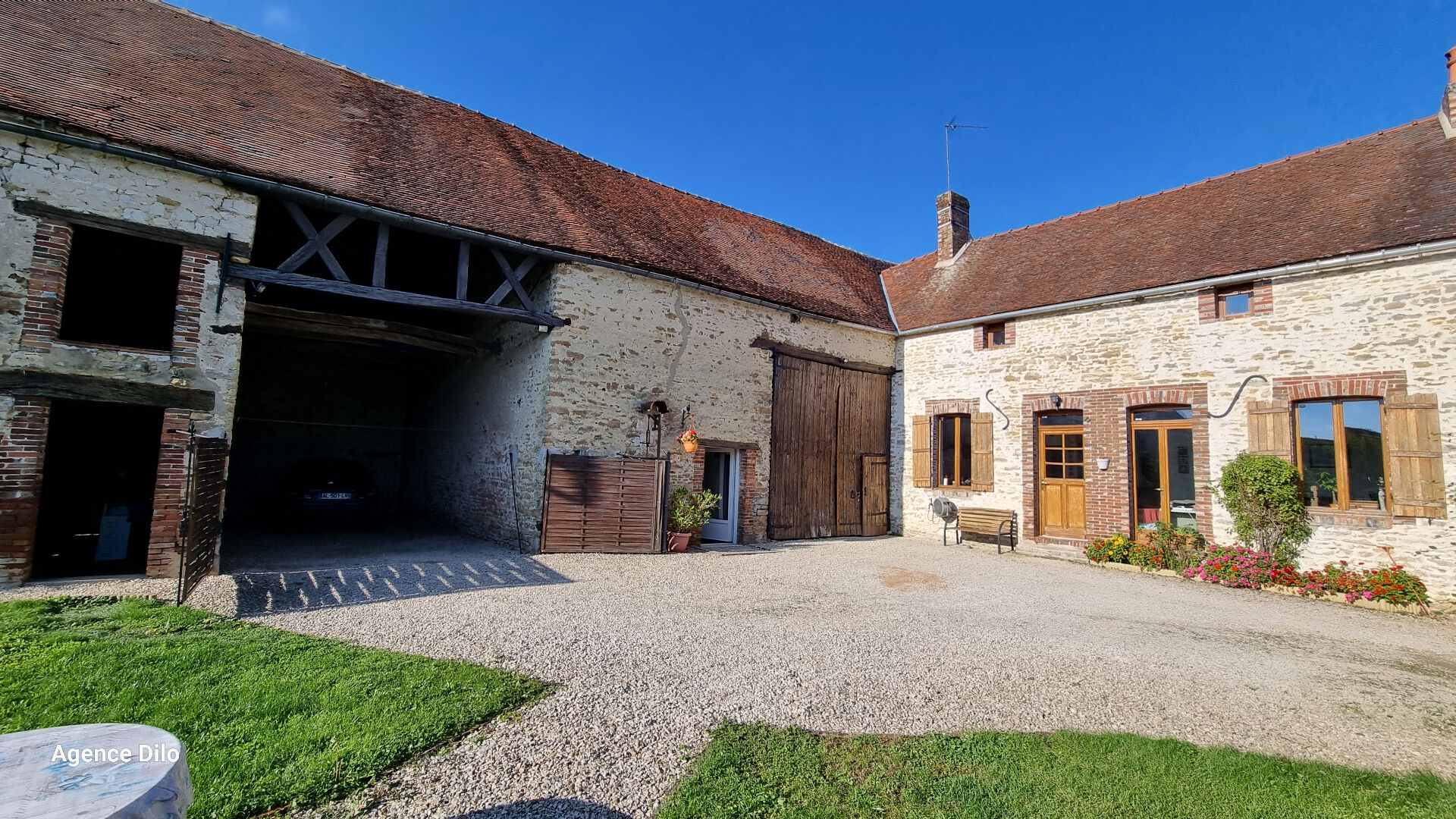 Photo Longère rénovée proche SAINT-FLORENTIN image 1/6