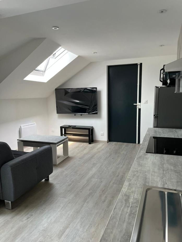 Photo STUDIO MEUBLE AU 3EME ETAGE image 2/6