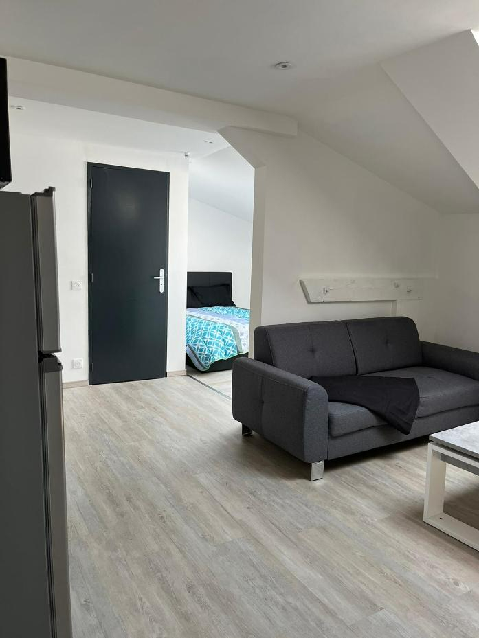 Photo STUDIO MEUBLE AU 3EME ETAGE image 3/6