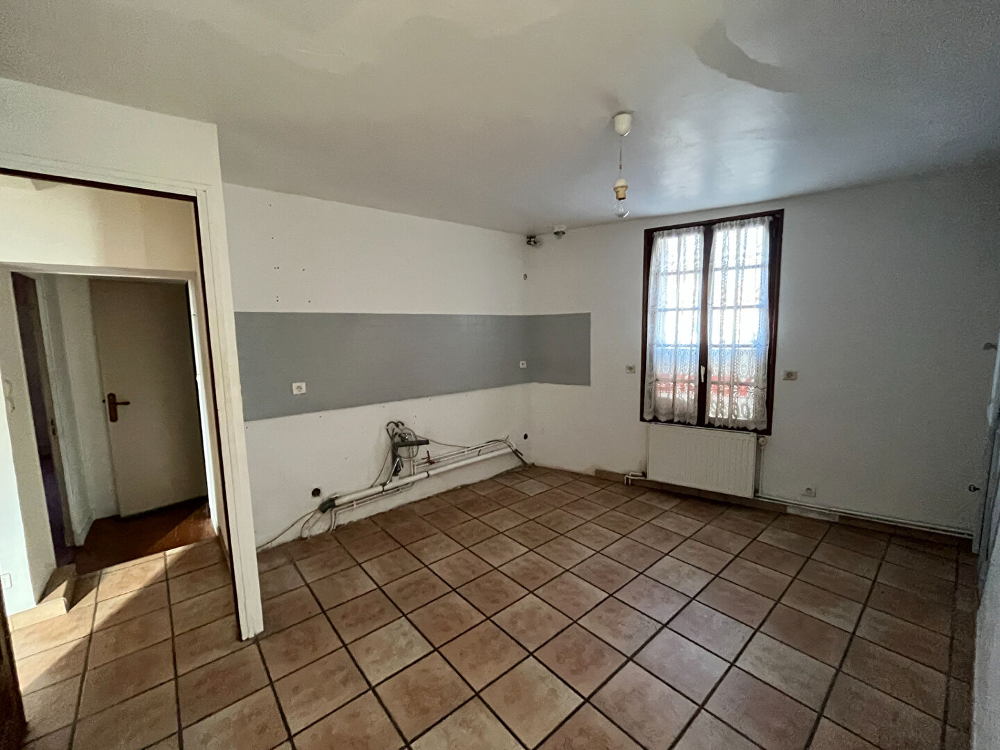 Photo IMMEUBLE EN VENTE A SAACY SUR MARNE image 3/6