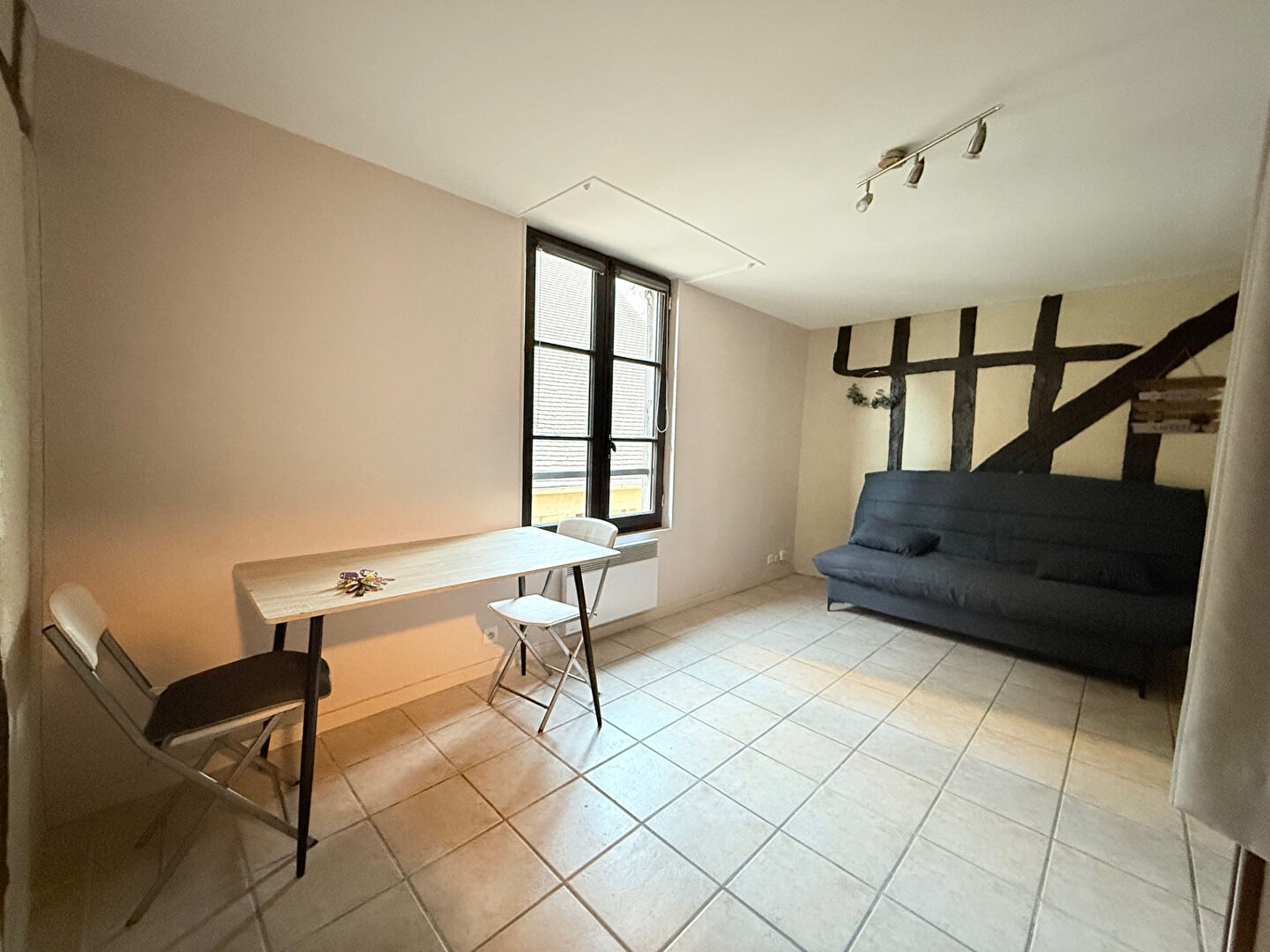 STUDIO BOURGES 18M2