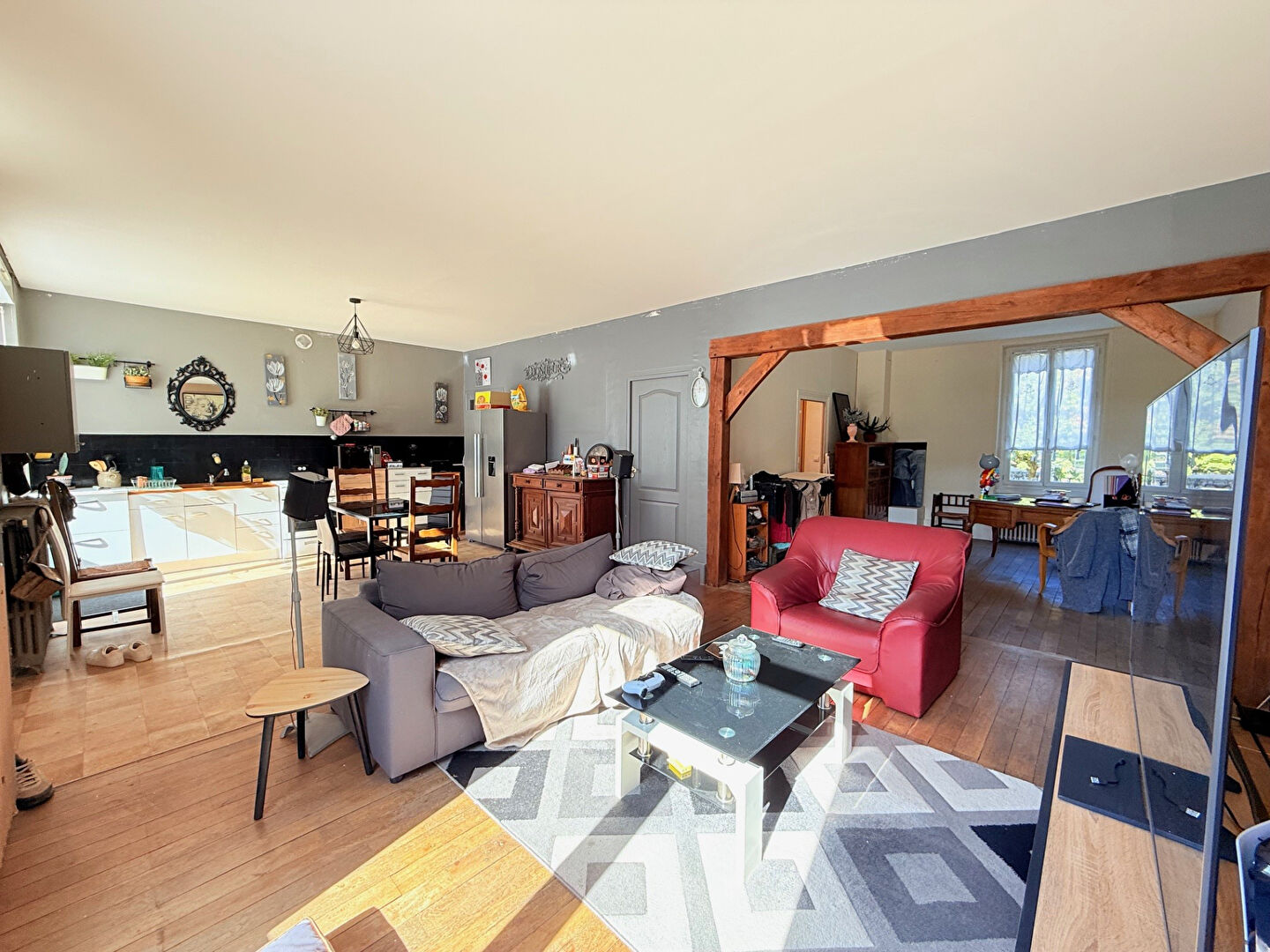 Photo MAISON SAINT DOULCHARD 6 pièce(s) 111 m2 et LOCAL COMMERCIAL OU PROFESSIONNEL image 2/6