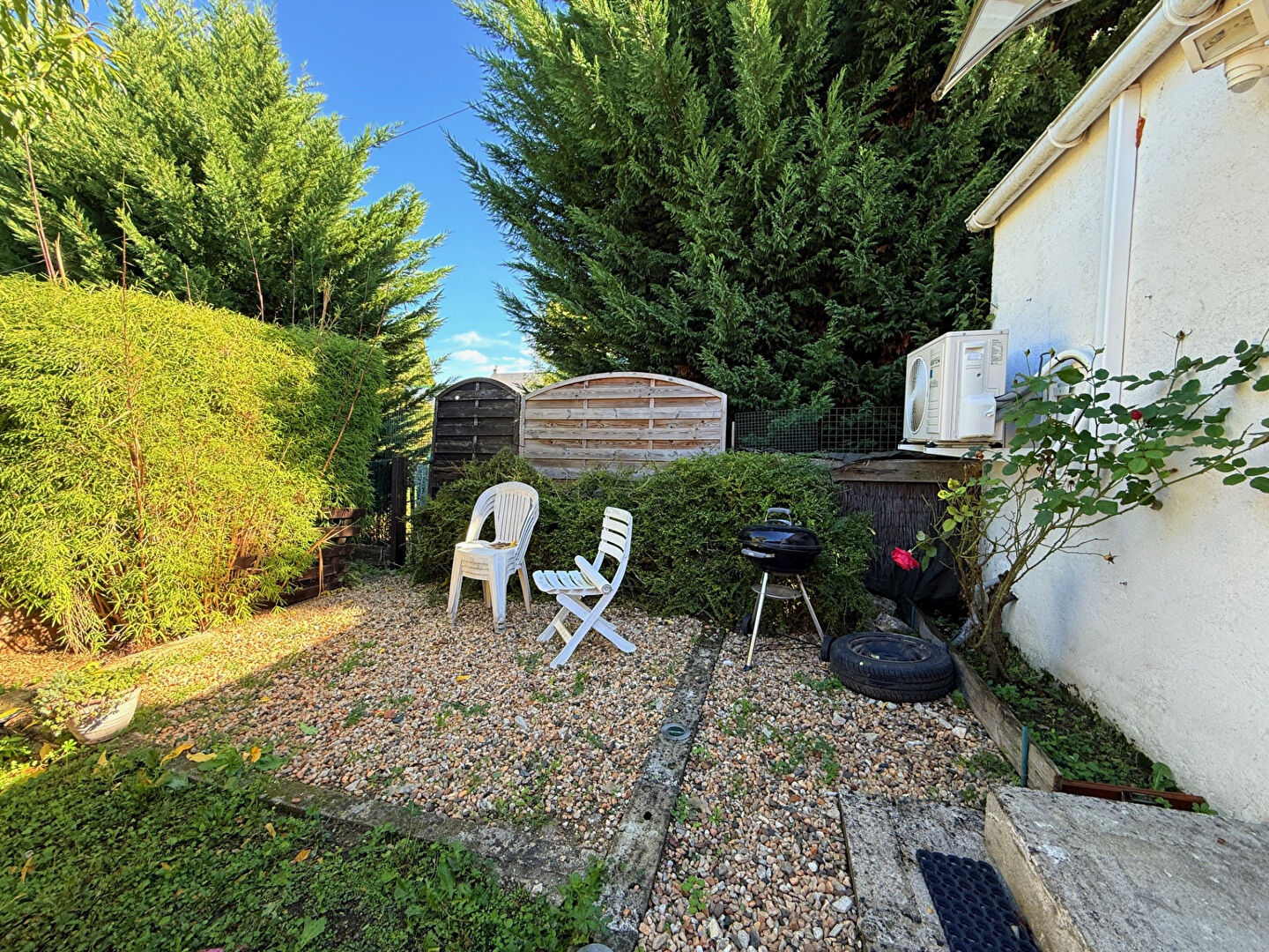 Photo MAISON SAINT DOULCHARD 6 pièce(s) 111 m2 et LOCAL COMMERCIAL OU PROFESSIONNEL image 4/6