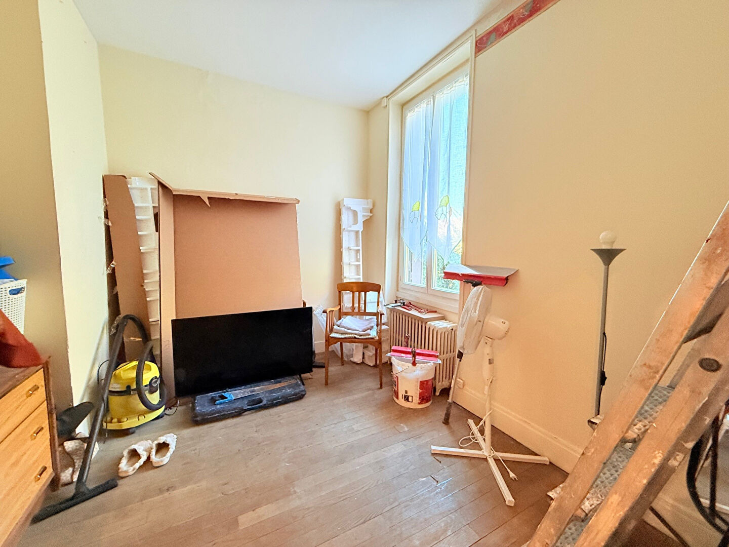 Photo MAISON SAINT DOULCHARD 6 pièce(s) 111 m2 et LOCAL COMMERCIAL OU PROFESSIONNEL image 5/6