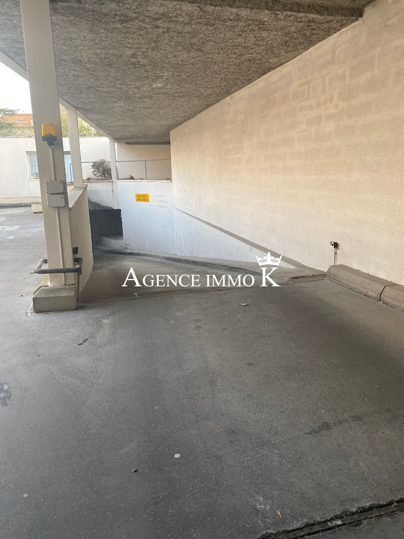 Photo EMPLACEMENT PARKING RUE CARNOT CENTRE VILLE POITIERS image 3/4