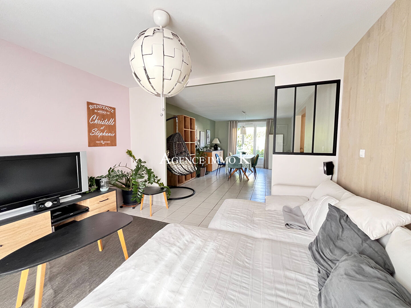 Photo Buxerolles - Confortable maison de type 7 image 1/6