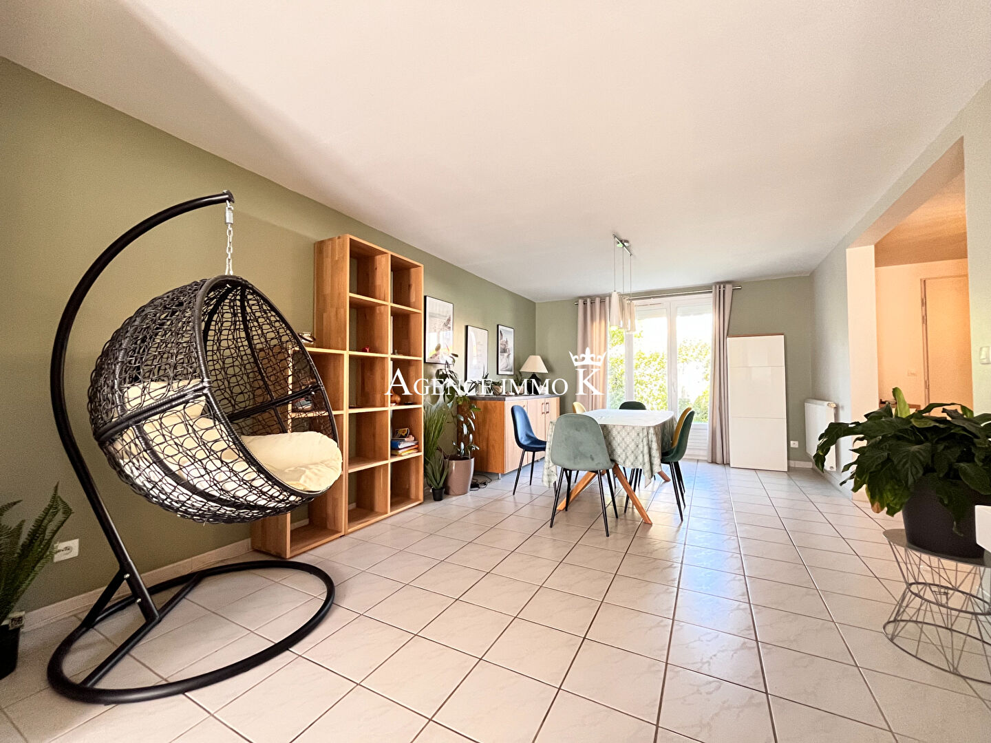 Photo Buxerolles - Confortable maison de type 7 image 3/6