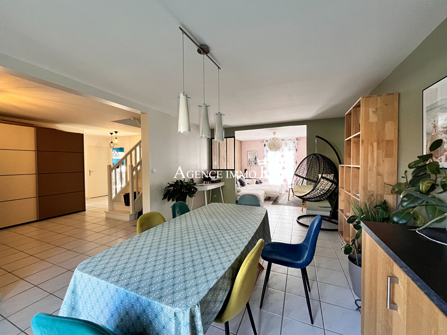 Photo Buxerolles - Confortable maison de type 7 image 4/6