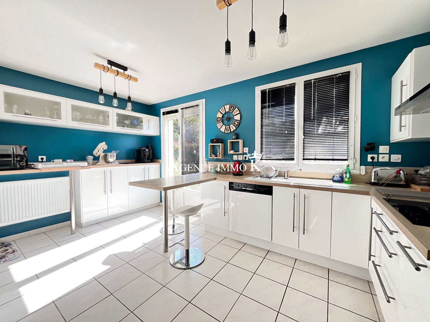 Photo Buxerolles - Confortable maison de type 7 image 5/6