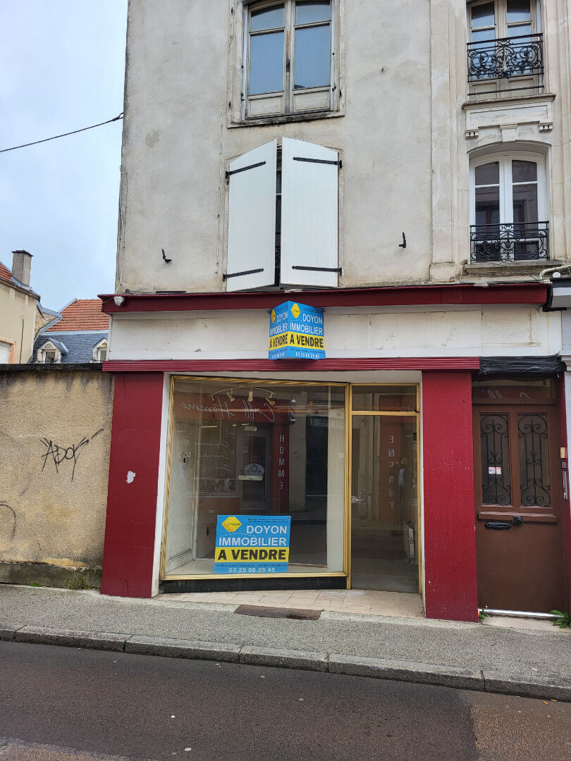 Local commercial ou professionnel avec vitrine.