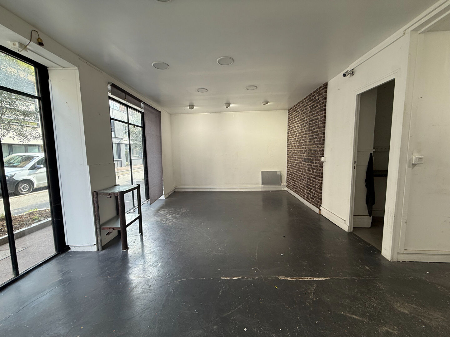 Photo Local commercial Suresnes 2 pièce(s) 53 m2 image 3/6