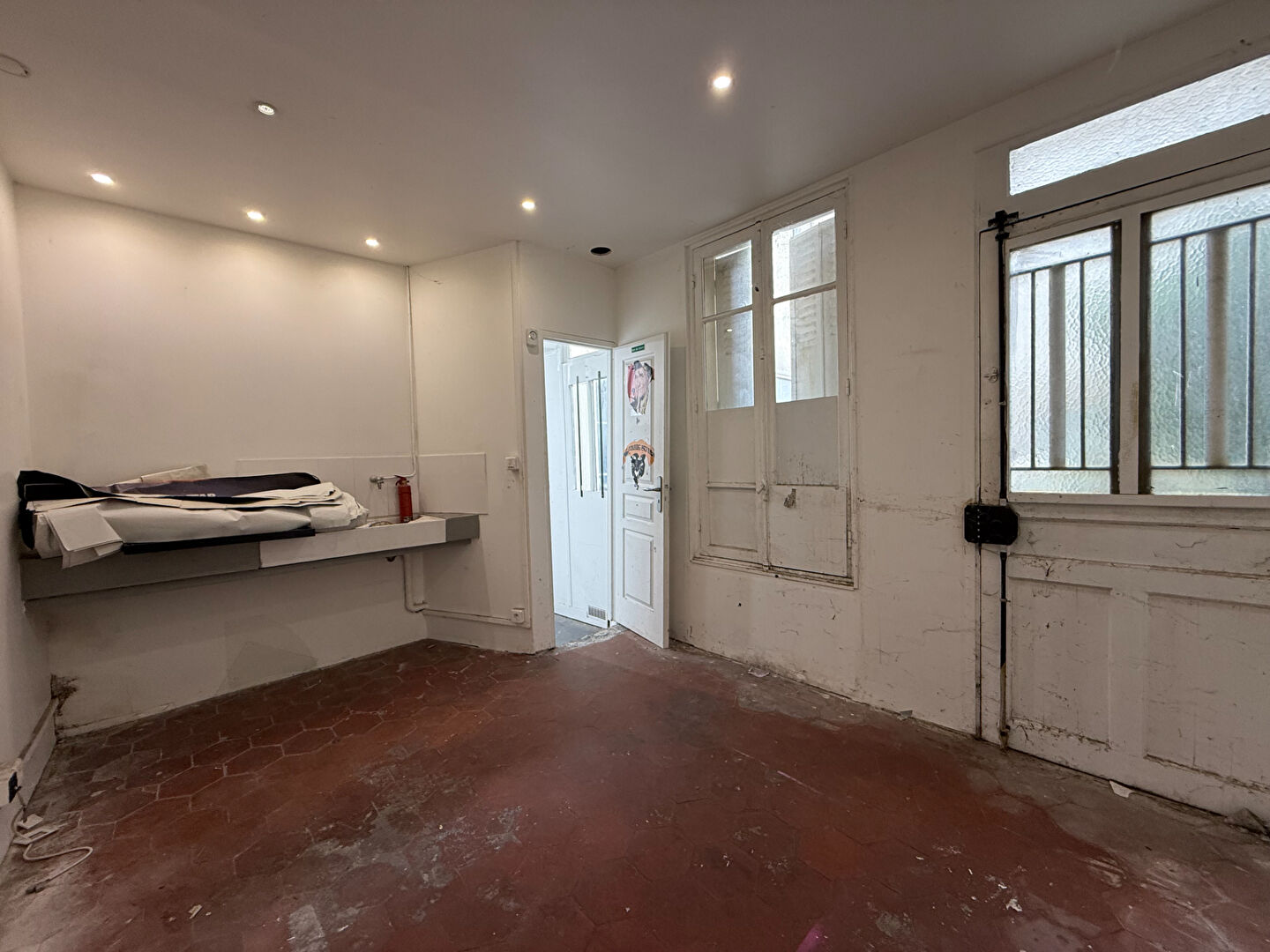 Photo Local commercial Suresnes 2 pièce(s) 53 m2 image 6/6