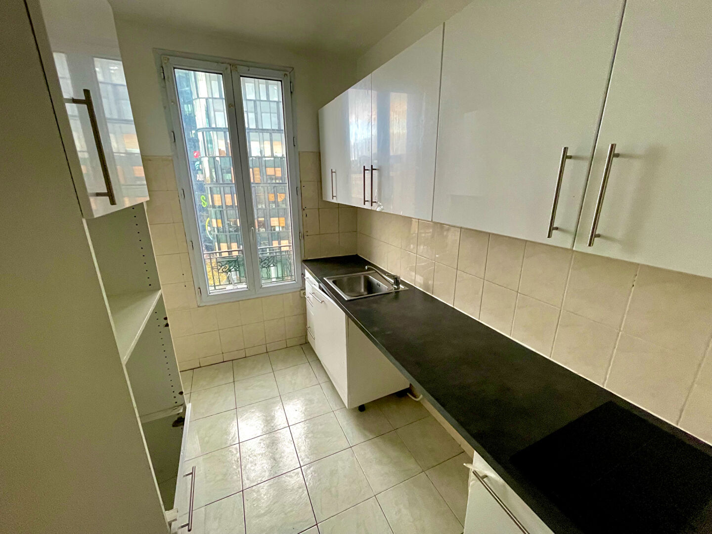 Photo La Garenne Colombes = Charlesbourg = Studio de 25 m2 image 2/5