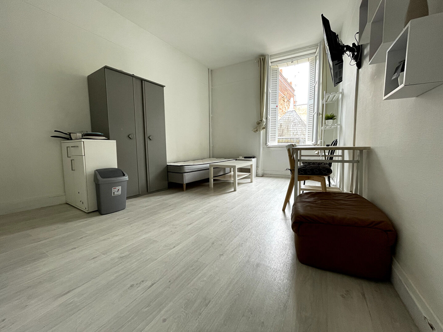 Photo Studio meublé centre ville image 1/3