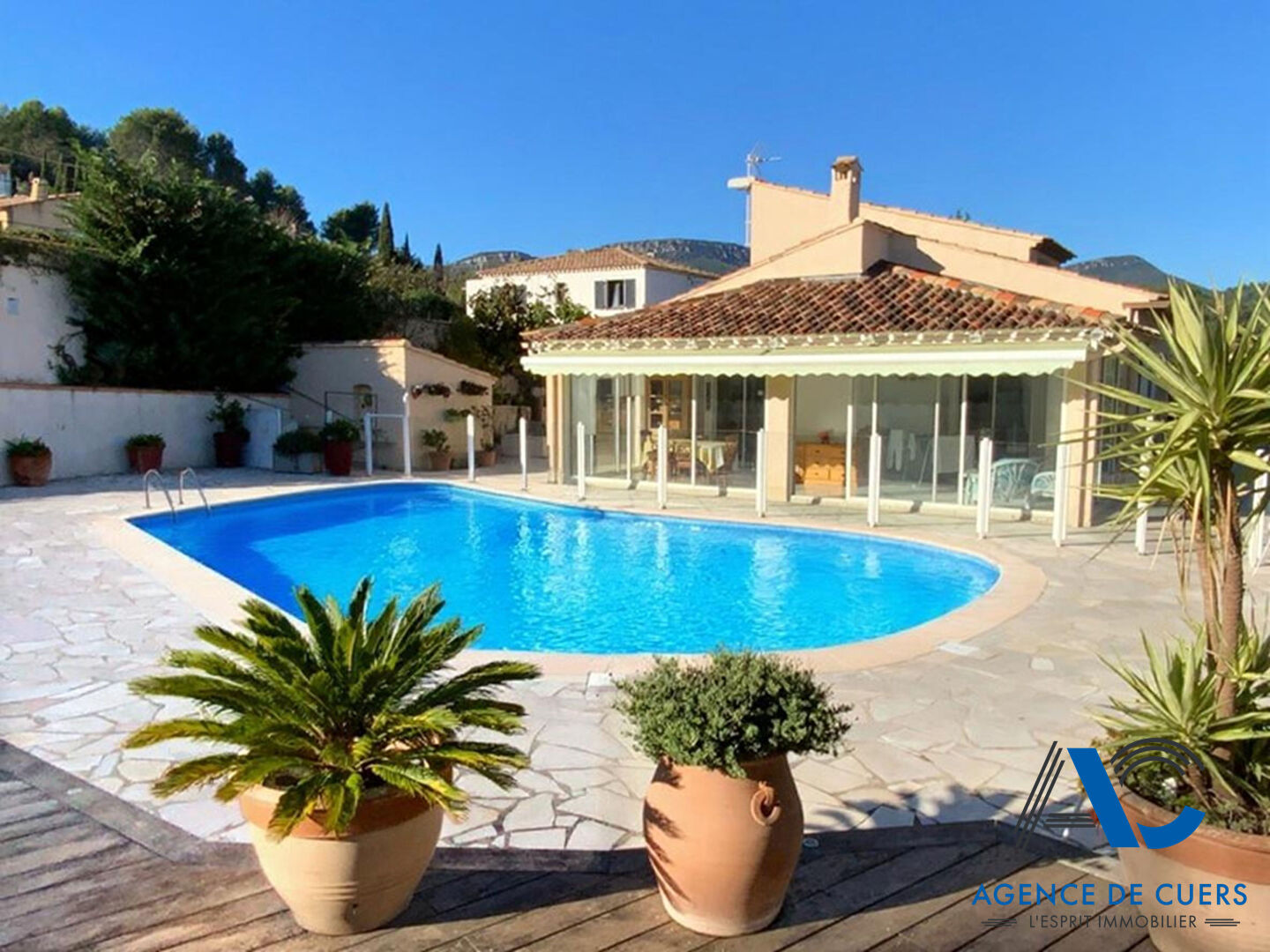 Villa Cuers 7 pièce(s) 228m2