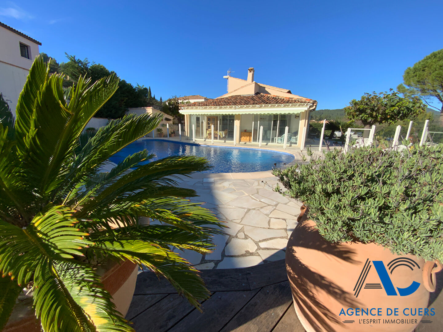 Photo Villa Cuers 7 pièce(s) 228m2 image 3/6