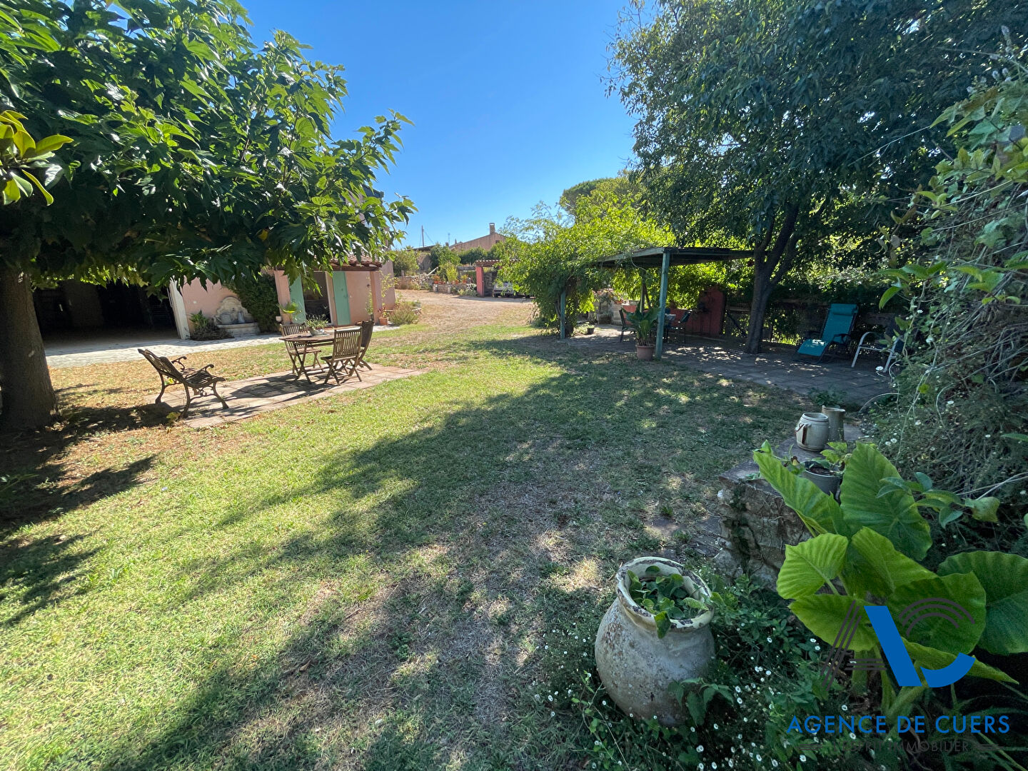 Villa Cuers 111m2 + T2 50m² +garage 60m²