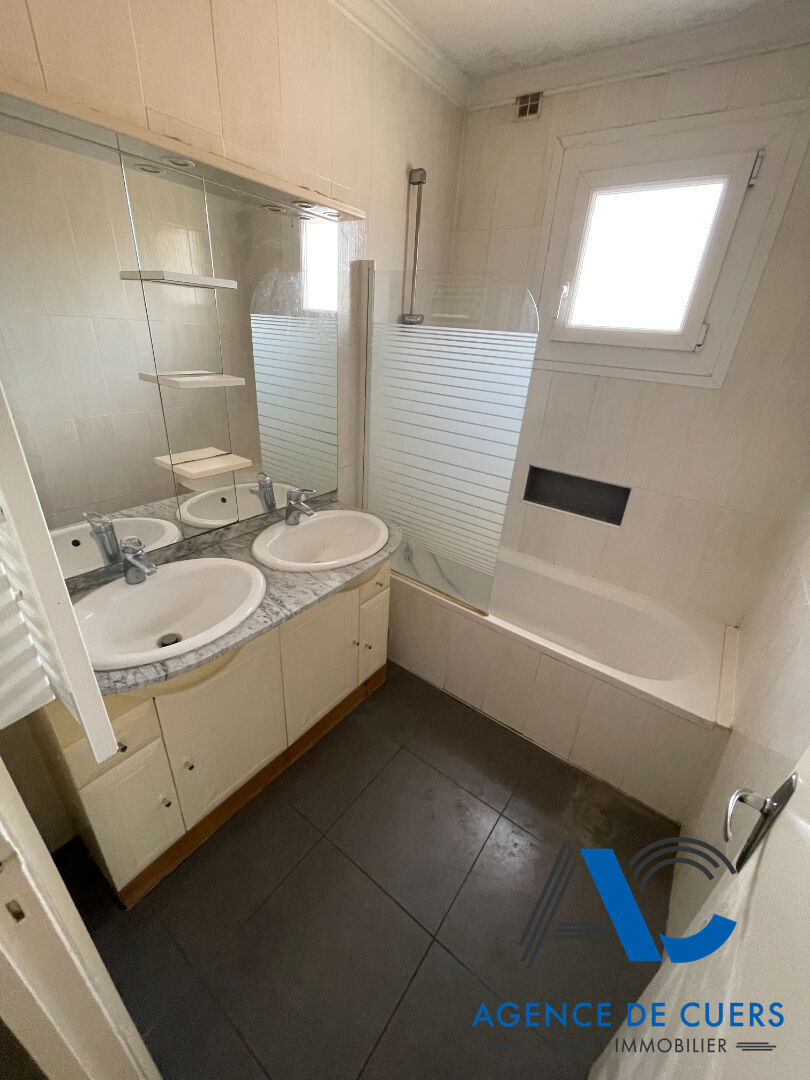 Photo Appartement Cuers 3 pièce(s) 66 m2 image 6/6