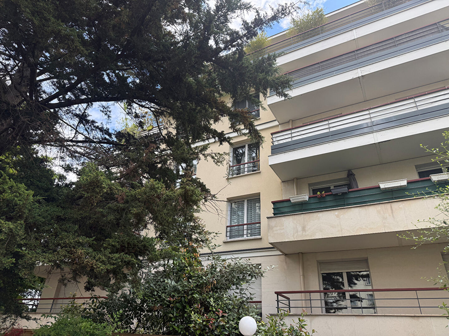 Agence immobilière de AGENCE DE LA TOUR St cloud