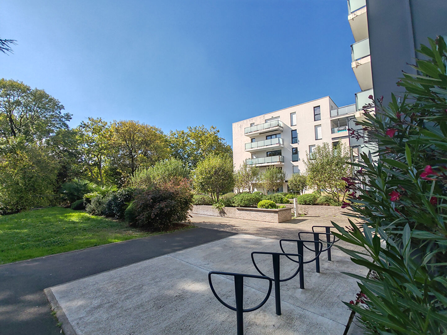 Agence immobilière de 11 IMMOBILIER - L'AGENCE LOCALE Les Sorinieres / Rezé / Vertou